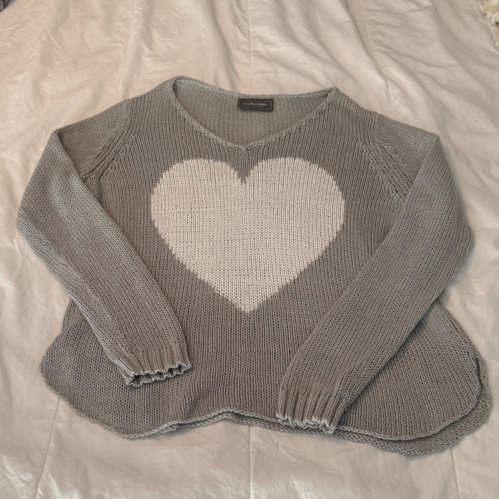 Wooden Ships Light Gray V-Neck Sweater with Cream Heart